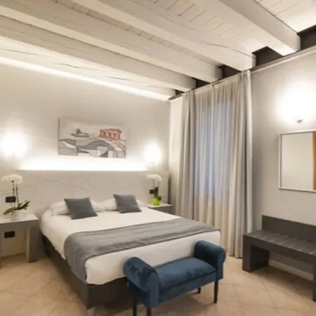 Отель Fontana 3*